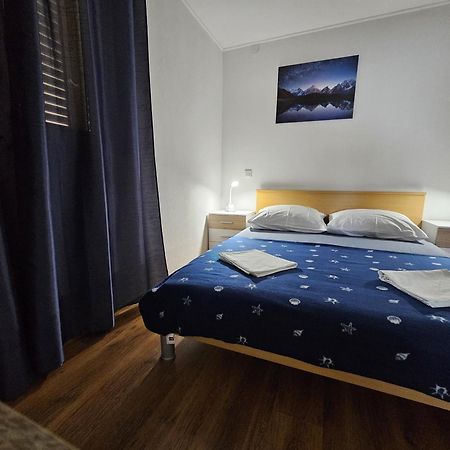 Modern Apartment Nikola In A Quiet Area Kaštel Stari Εξωτερικό φωτογραφία